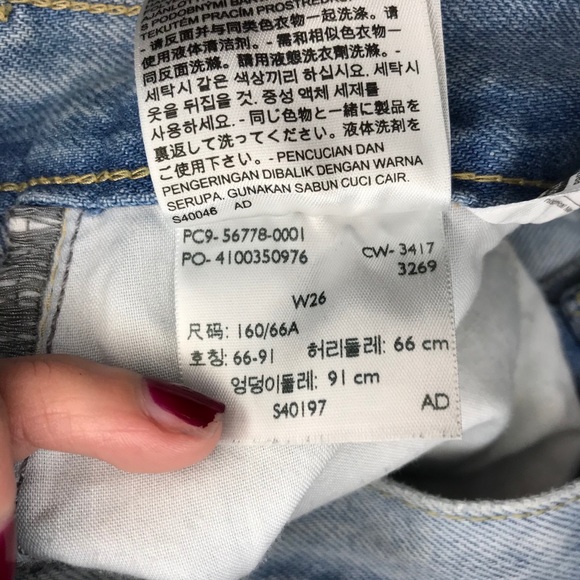 Levi’s Premium Mom Jeans Size 26 Light Wash - Picture 11 of 11